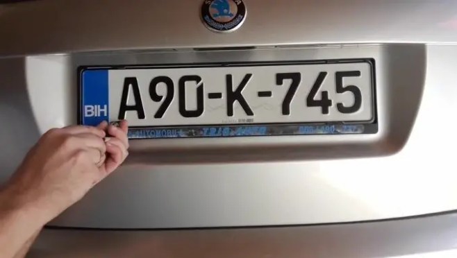 FIND THE CURE SURVIVOR Metal Auto License Plate Frame Car Tag Holder